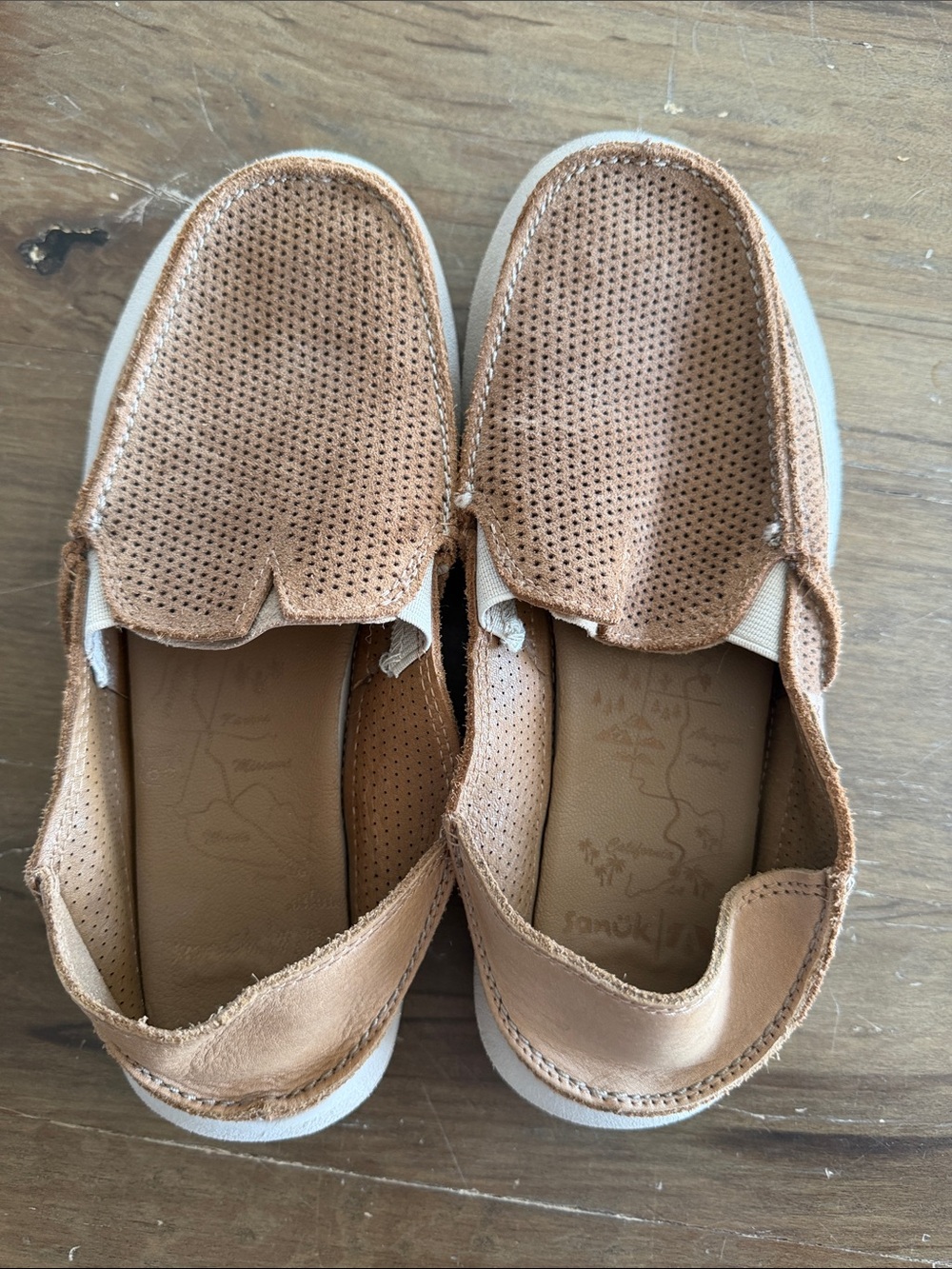 Kids Sanuk slide on shoes - Tan